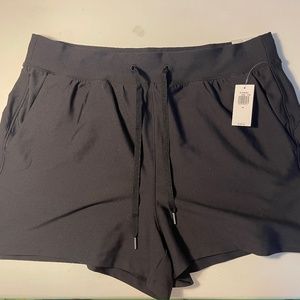 OLD NAVY ACTIVE SHORTS BRAND NEW WITH TAG